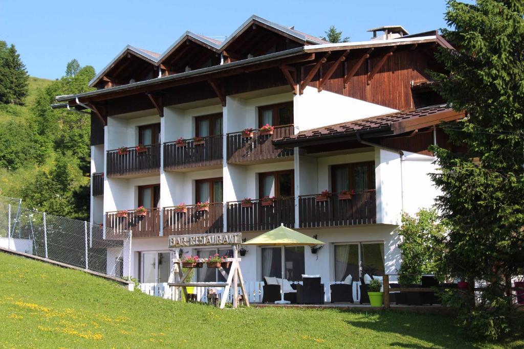 Hôtel Le Christania Bellevaux Esterno foto